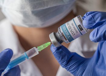 Andrusiewicz: Pfizer powiedział nie! „Nie możemy otrzymywać kolejnych dostaw szczepionek!”